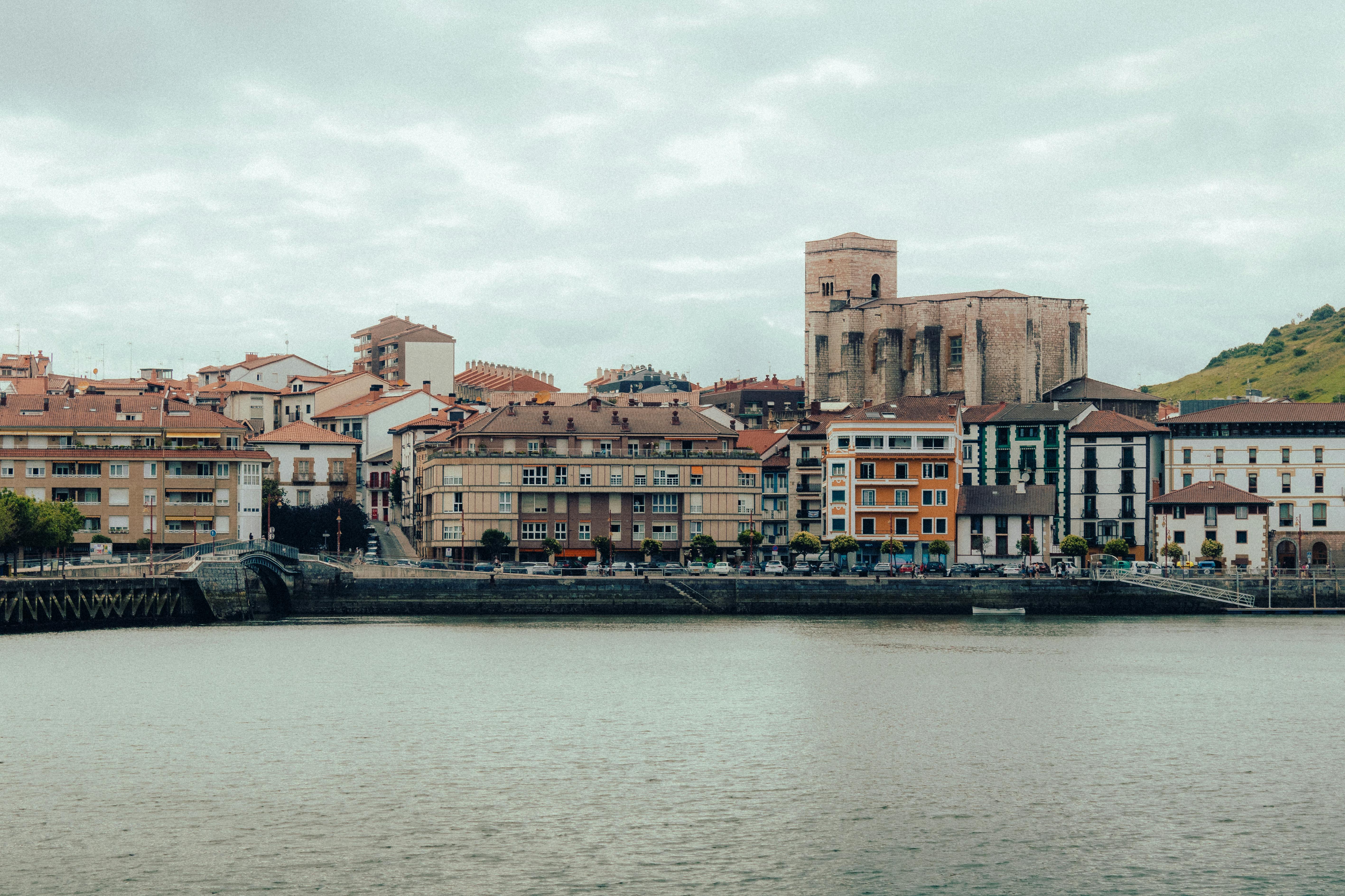 Equipo de Mecanizados Etxabe trabajando en el taller